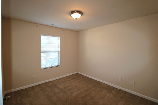 Building Photo - 982 Silver Leaf Dr