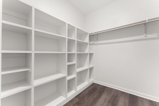 Building Photo - 1647 Reserve Dr