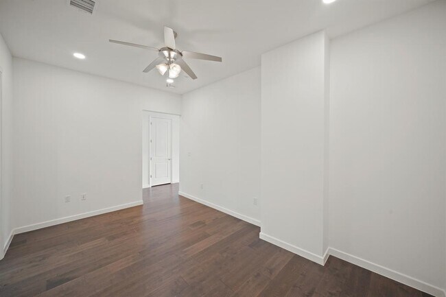 Building Photo - 4820 Caroline St