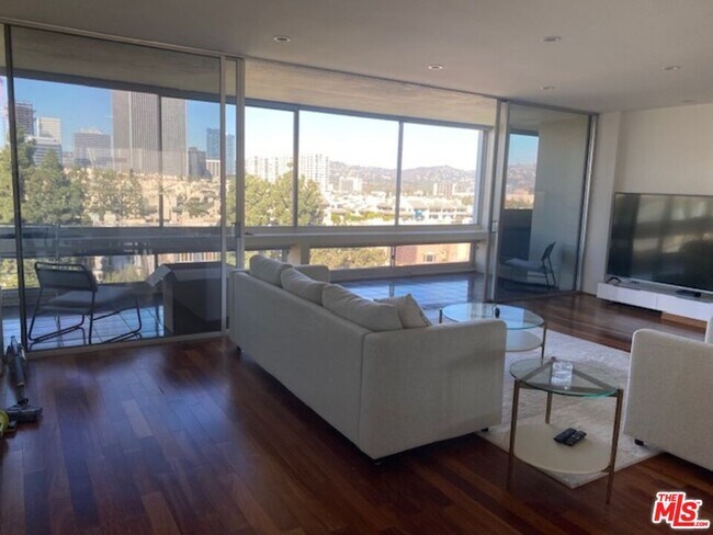 Building Photo - 2220 Ave of the Stars