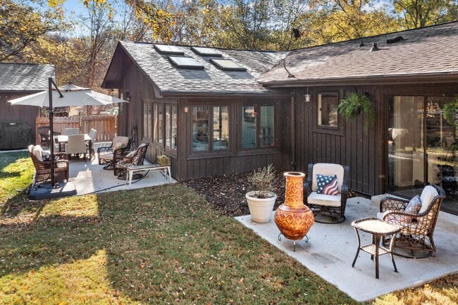 Building Photo - Nestled in the heart of Charlotte, this ch...