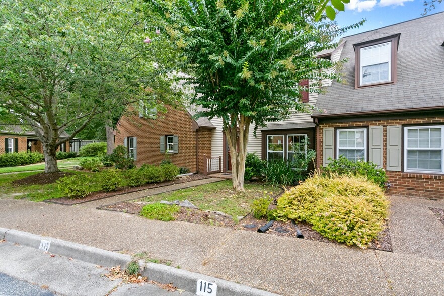 Front Exterior - 117 Wellesley Dr