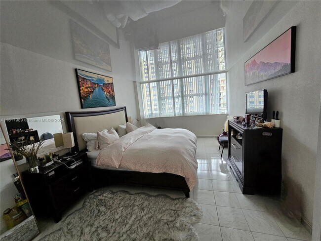 Building Photo - 2030 S Ocean Dr