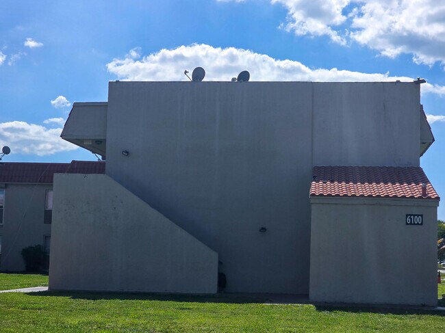 Building Photo - 6100 Forest Hill Blvd