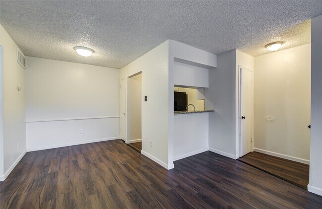 Building Photo - 2800 Jeanetta St