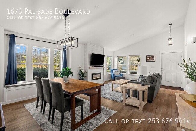 Building Photo - 1673 Palisade Blvd