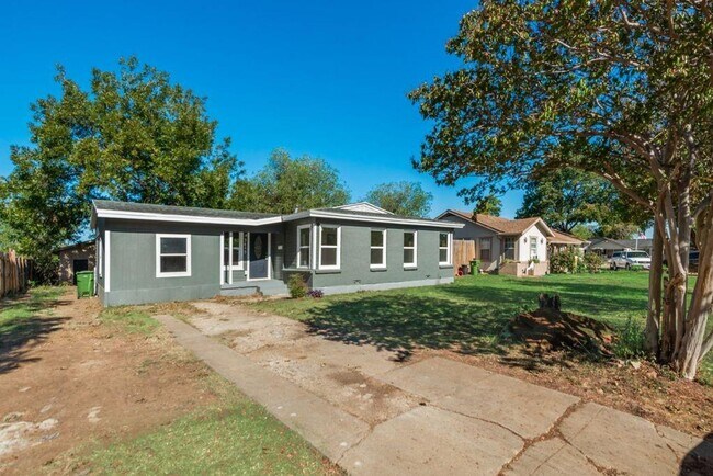 Building Photo - 3415 Crites St