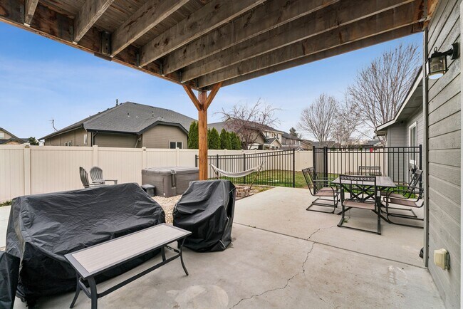 Building Photo - Spacious 4 Bed + Bonus | 3 Bath | 2,760 Sq Ft | Star, Idaho