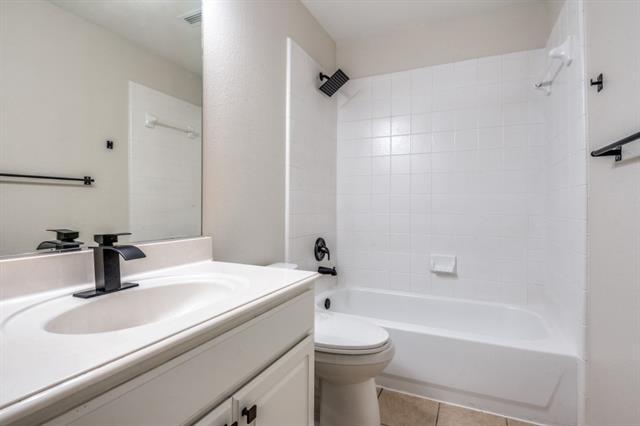 Building Photo - 7850 Greenvalley Ln