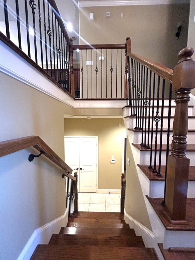 Building Photo - 6353 Richmond Ave.