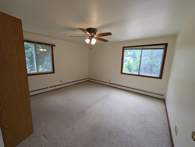 Building Photo - 3 bed / 3 bath House in Deforest!