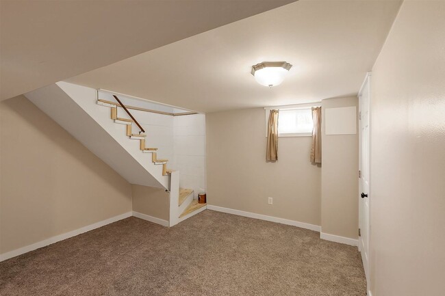 Building Photo - 2 Bedroom 1 Bath Home in North Spokane