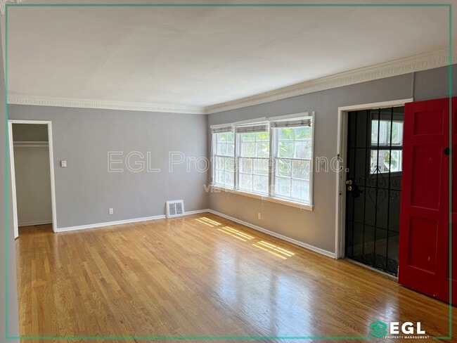 Building Photo - 949 S Sierra Bonita Ave