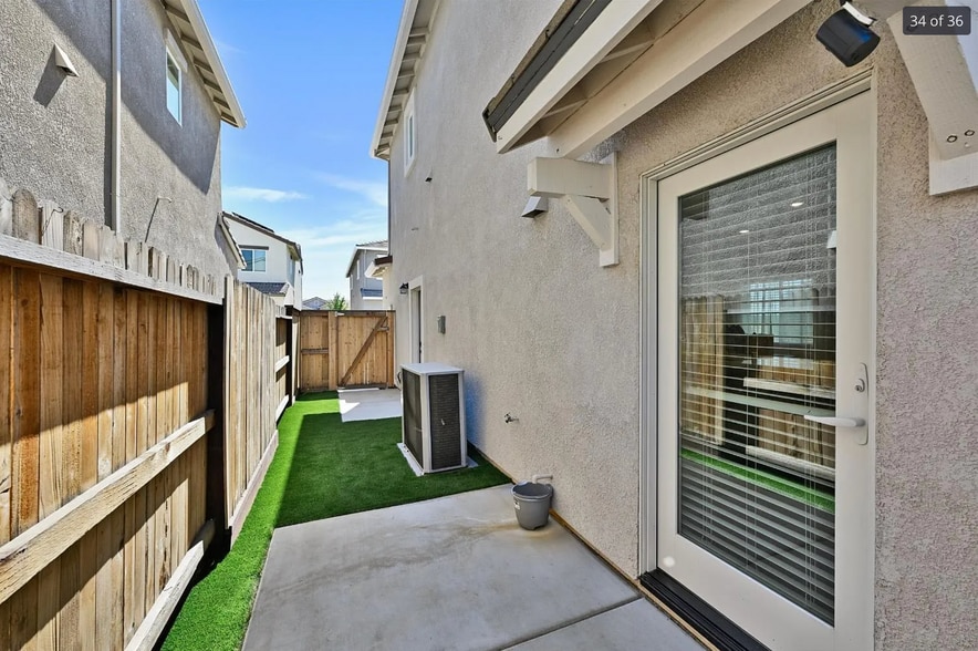 Building Photo - 5048 Cumberland Dr