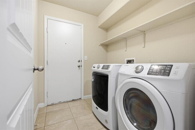 Building Photo - 609 Carly Ann Ln