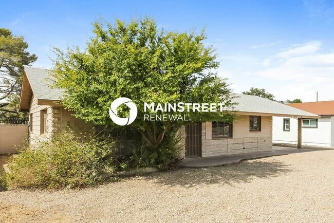 Building Photo - 2 Bedroom Pet-Friendly Home in Phoenix, AZ with Main Street Renewal