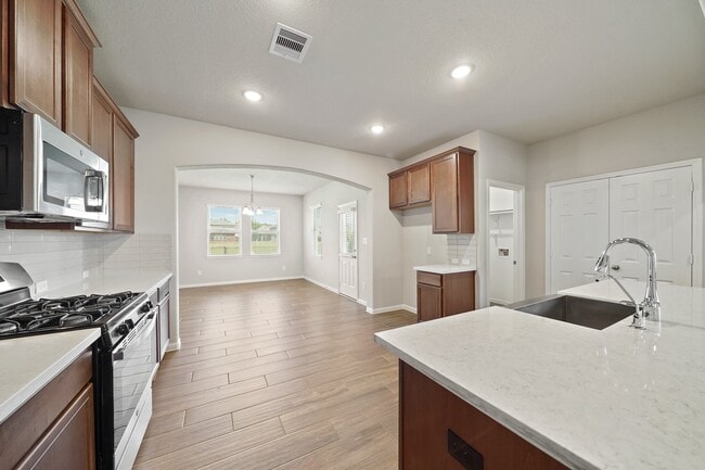 Building Photo - 6010 Kolle Dr