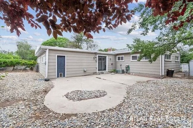 Building Photo - 6915 Brookhill Dr E