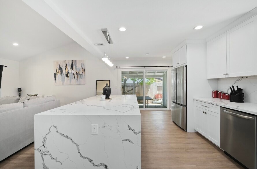 Building Photo - 895 Rutgers Ave