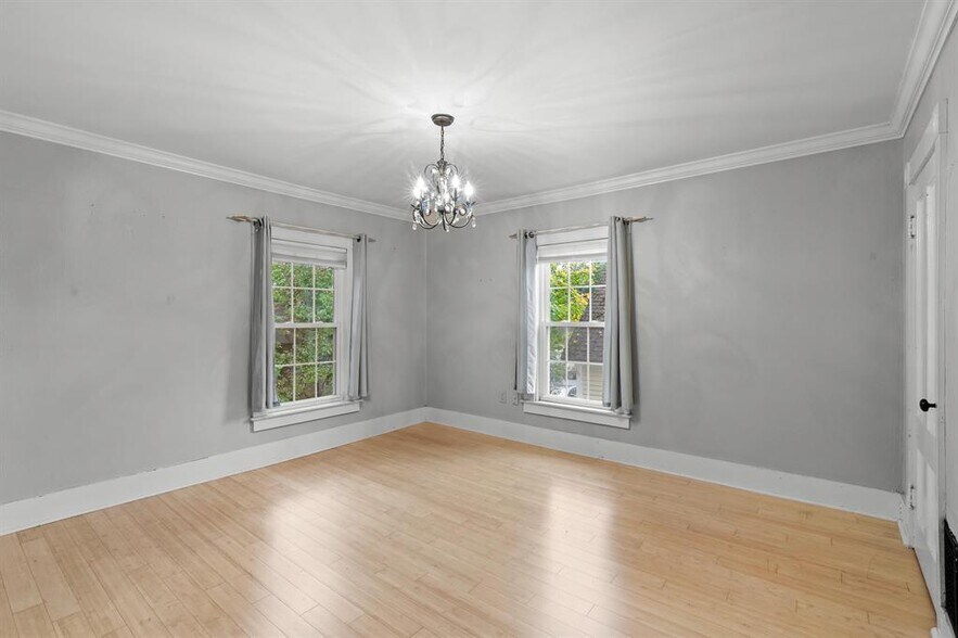 master bedroom - 2 Beacon St