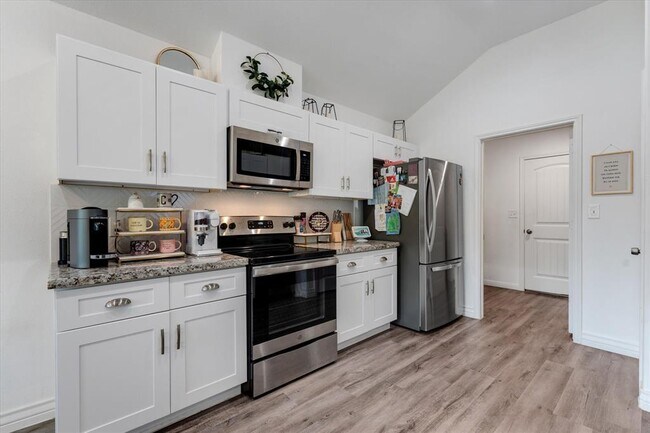 Building Photo - 14986 Indian Hill Trail