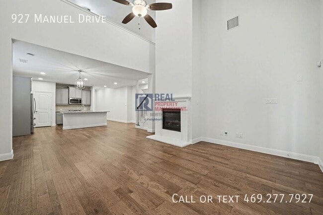 Building Photo - 927 Manuel Dr