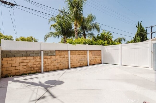 Building Photo - 13540 Hamlin St