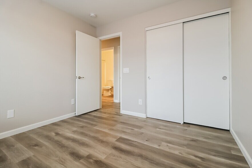 Building Photo - 24254 W Desert Bloom St