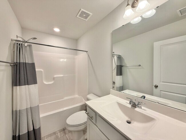 Building Photo - Stunning 3BD, 2.5BA Raleigh Townhome with ...