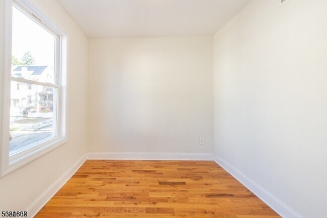 Building Photo - 15 Olyphant Pl