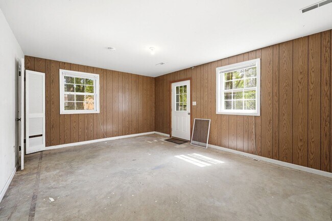 Building Photo - 5757 Heards Mountain Rd