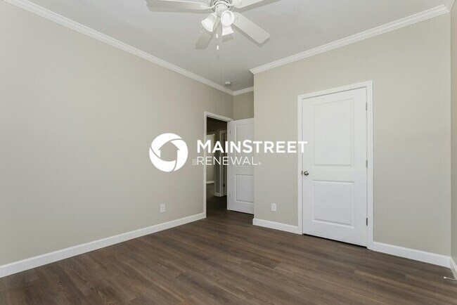 Building Photo - 3 Bedroom Pet-Friendly Home in St Petersbu...