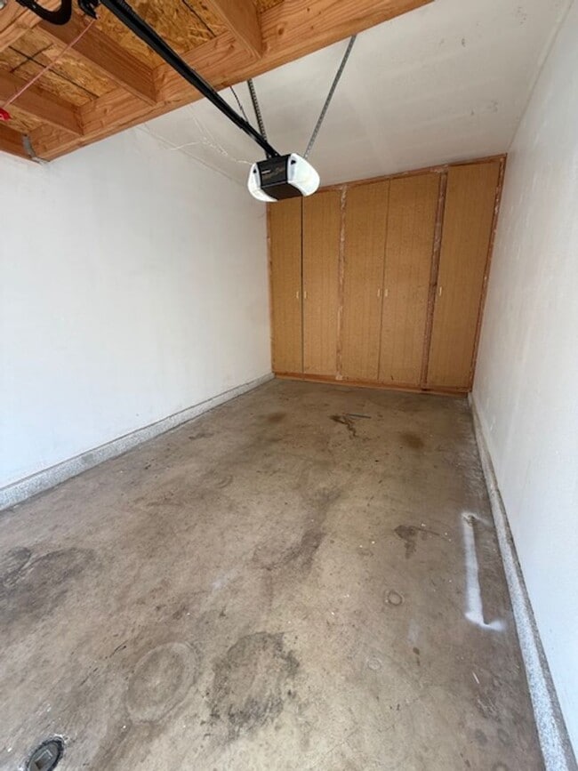 Building Photo - 2 bed 1.5 bath in Dakota Community in Wago...