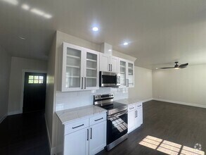 Building Photo - B1502