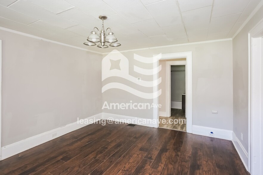 Building Photo - 906 W 9th Ave