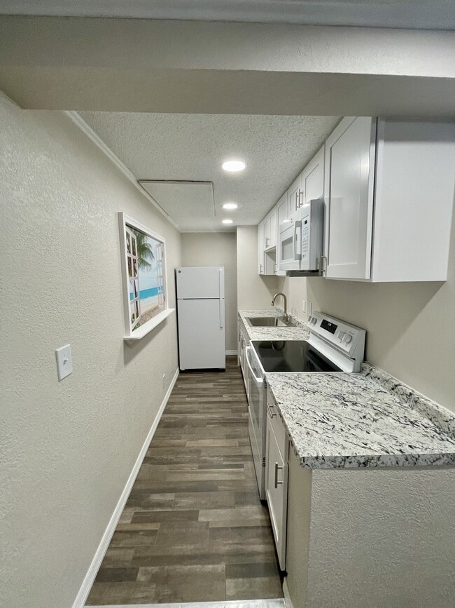 Building Photo - Camellia Court Apartments