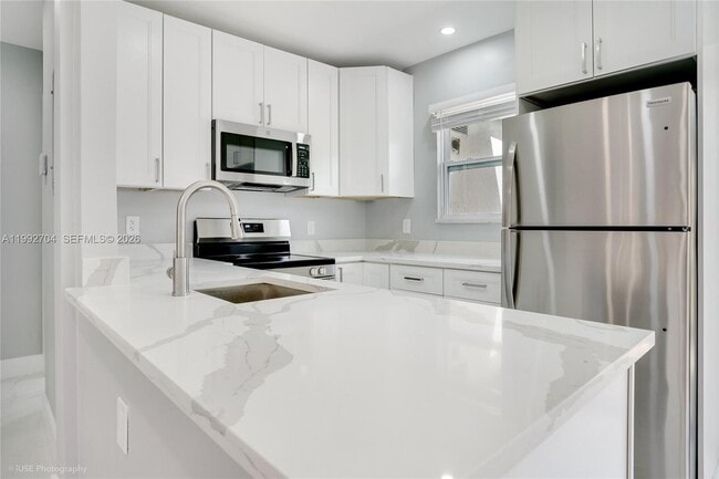 Building Photo - 907 SW 15th Ter