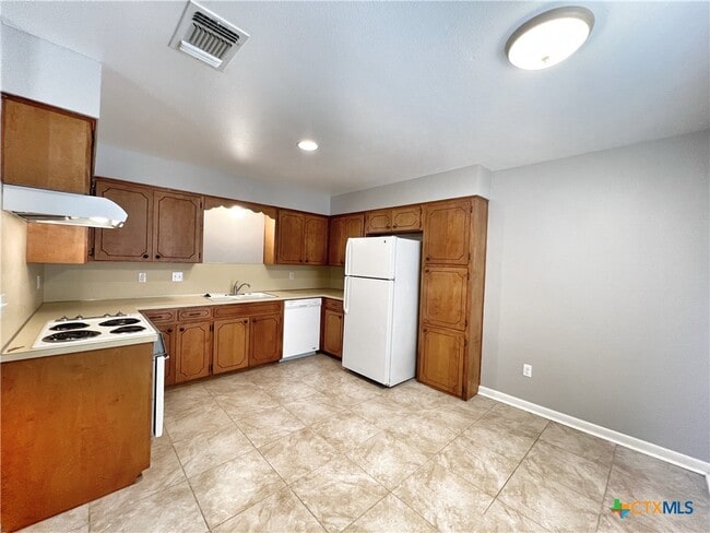 Building Photo - 1768 Kuehler Ave