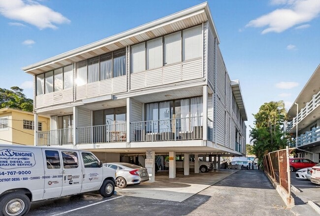 Building Photo - 1531 SE 15th St