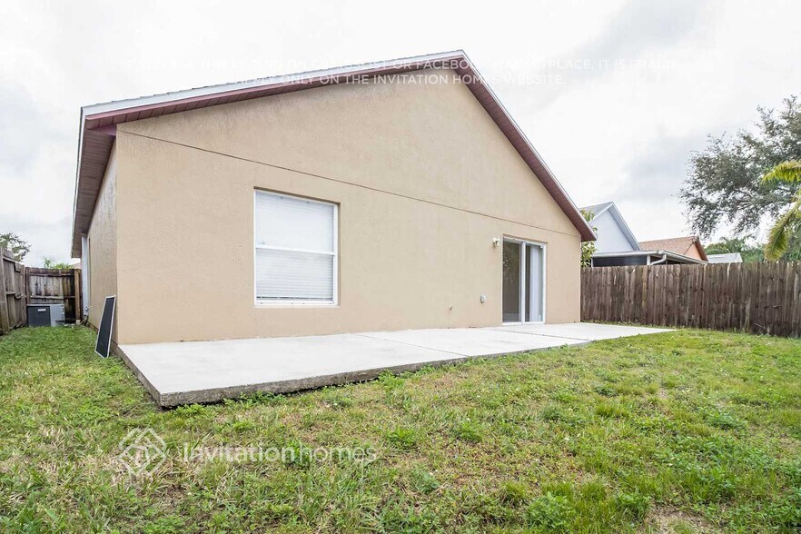 Building Photo - 7918 Hidden Hollow Dr