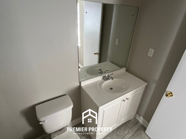 Building Photo - Charming 3BR Home in 38118 | Hardwood Floors & Spacious Fenced Backyard