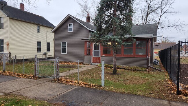 Building Photo - Updated North Side Home