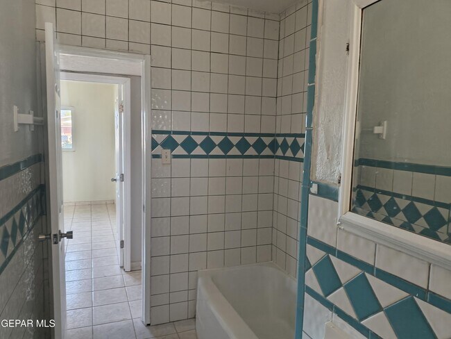 Building Photo - 4908 Blue Ridge Cir