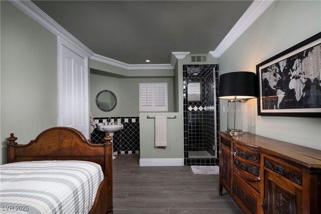 Building Photo - 8801 Palm Greens Ct