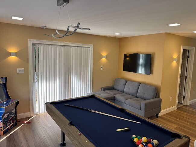 Building Photo - FIRST MONTH OF RENT FREE!!!!!!