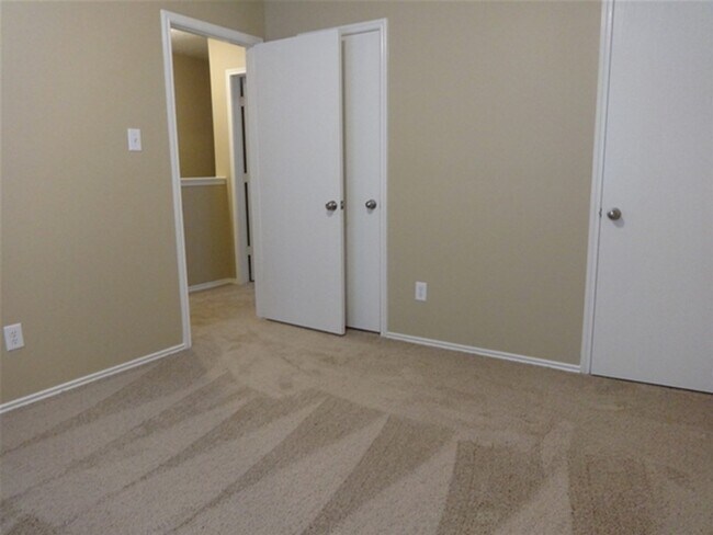 Building Photo - 8918 Farm Ridge Ln