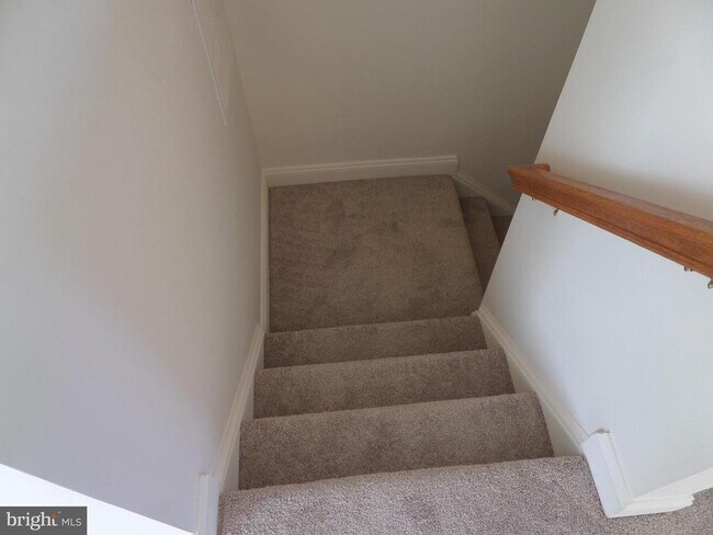 Building Photo - 836 Linfield Terrace NE