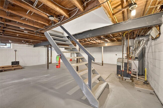 Building Photo - 1700 Mt Hope Ave