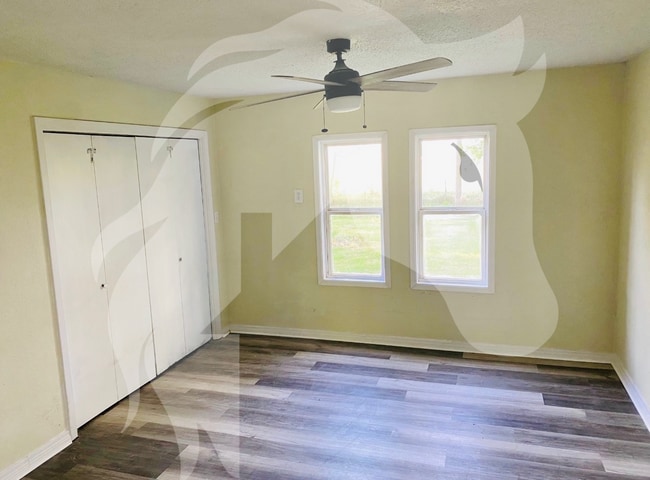 Building Photo - 208 E Ponca St