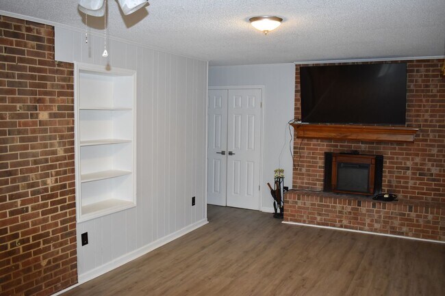 Building Photo - Beautiful Ranch Home